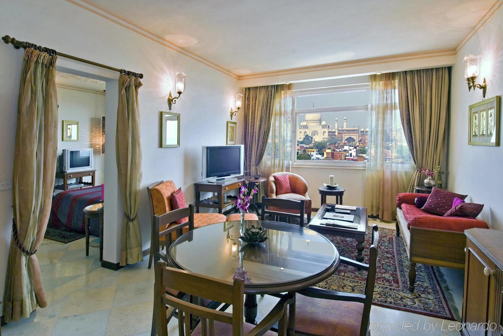 Tajview, Agra-Ihcl Seleqtions Hotel Agra  Szoba fotó Suite at the Grand Hotel